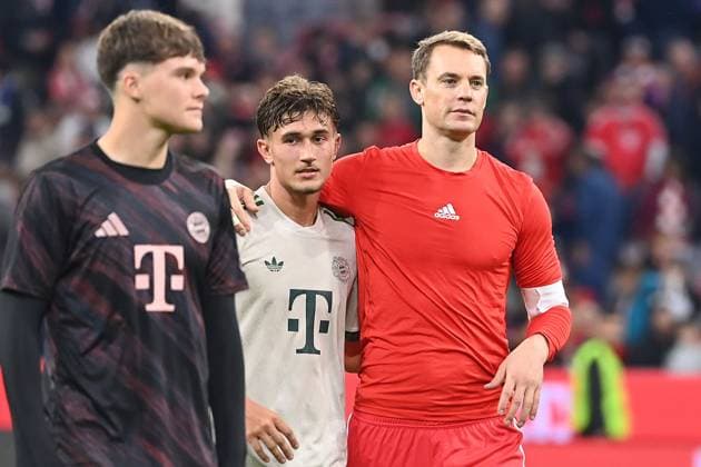 Final cheer v re Manuel NEW Goalkeeper Bayern Muenchen ,Tom BISCHOF Bayern Muenchen Soccer 1 Bundesliga Season 2025 2026, 5 Matchday, Matchday05 FC Bayern Muenchen SV Werder Bremen 4 0 on 26 09 2025 , A L L I A N Z A R E N A Â