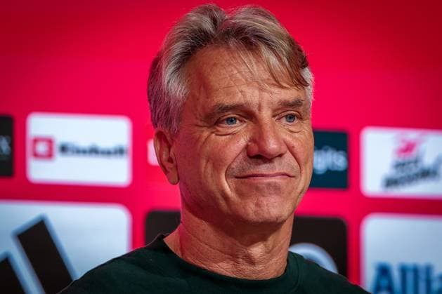 Head coach Horst Steffen SV Werder Bremen laughs, Press conference, FC Bayern Muenchen vs SV Werder Bremen, DFL, Bundesliga, Season 2025 2026, Allianz Arena, Hinrunde, 5 Spieltag, 26 09 2025 DFB regulations prohibit any use of photographs as image sequences and or quasi video Muenchen Bayern Germany Copyright: xkolbert-press MartinxAgüerax
