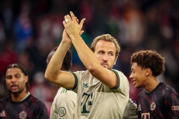 Harry Kane 9 FC Bayern Muenchen applauds the fans, FC Bayern Muenchen vs SV Werder Bremen, DFL, Bundesliga, Saison 2025 2026, Allianz Arena, Hinrunde, 5 Spieltag, 26 09 2025 DFB regulations prohibit any use of photographs as image sequences and or quasi video Muenchen Bayern Germany Copyright: xkolbert-press MartinxAgüerax