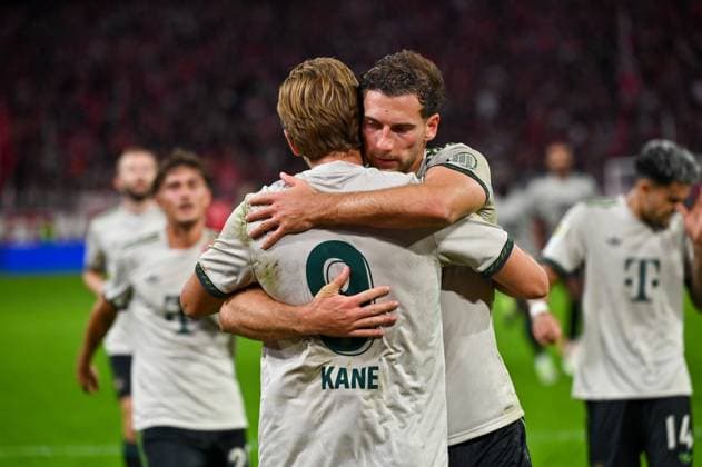 GER, Bayern, Muenchen, Fußball, FC Bayern Muenchen SV Werder Bremen, in der Allianz Arena, Muenchen, Bundesliga, 5 Spieltag, 26 09 25, v l Harry Kane FC Bayern Muenchen, 9 , Leon Goretzka FC Bayern Muenchen, 8 , embrace, goal celebration, joy, emotions, jubilation, celebration DFL DFB regulations prohibit any use of photographs as image sequences and or quasi video, Copyright: HMB-Media MichaelxNibel