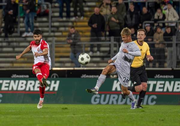 Hamza Saghiri Sportfreunde Siegen, 37 Sportfreunde Siegen VfL Bochum U21 26 09 2025 Soccer, Regionalliga West, 10 Matchday, GER, Siegen, Leimbachstadion Siegen Copyright: HMBxMedia xMarcoxBader