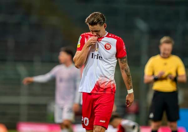 Dustin Willms Sportfreunde Siegen, 30 looks disappointed Sportfreunde Siegen VfL Bochum U21 26 09 2025 Soccer, Regionalliga West, Matchday 10, GER, Siegen, Leimbachstadion Siegen Copyright: HMBxMedia xMarcoxBader