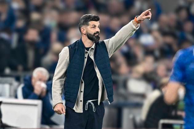 Miron Muslic Schalke gestures gestures gestures 26 09 2025 Soccer FC Schalke 04 vs SpVgg Greuther Fuerth, Veltins Arena, Gelsenkirchen, DFB DFL REGULATIONS PROHIBIT ANY USE OF PHOTOGRAPHS AS IMAGE SEQUENCES AND OR QUASI VIDEO Copyright: xpepphotox xHorstxMauelshagenx pep00321, pep_20250926_hm_142507