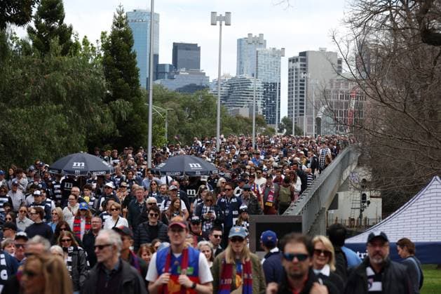 2025 AFL GRAND FINAL, General view of fans arriving ahead of the AFL Grand Final between the Geelong Cats and the Brisbane Lions at the Melbourne Cricket Ground in Melbourne, Saturday, September 27, 2025. ( NO ARCHIVING, EDITORIAL USE ONLY MELBOURNE VICTORIA AUSTRALIA  Copyright: xCONxCHRONISx 20250927198835572160