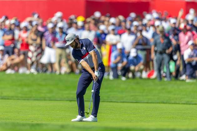 September 26, 2025, Farmingdale, Ny, United States: FARMINGDALE, NY - SEPTEMBER 26: Cameron Young of Team USA hits an approach shot on hole 1 during the Ryder Cup - Afternoon Fourball Matches at Bethpage Black Golf Course on September 26, 2025 in Farmingdale, NY. Farmingdale United States - ZUMAt139 20250926_aaa_t139_071 Copyright: xAlxChang IsixPhotosx