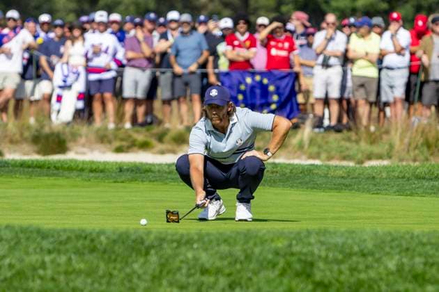 September 26, 2025, Farmingdale, Ny, United States: FARMINGDALE, NY - SEPTEMBER 26: Tommy Fleetwood of Team Europe lines up a putt on hole 6 during the Ryder Cup - Afternoon Fourball Matches at Bethpage Black Golf Course on September 26, 2025 in Farmingdale, NY. Ryder Cup - Afternoon Fourball Matches  - ZUMAt139 20250926_aaa_t139_101 Copyright: xAlxChang IsixPhotosx