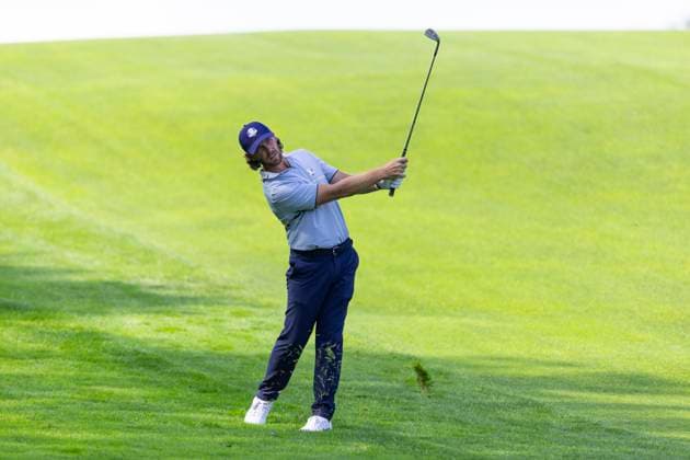 September 26, 2025, Farmingdale, Ny, United States: FARMINGDALE, NY - SEPTEMBER 26: Tommy Fleetwood of Team Europe hits an approach shot on hole 6 during the Ryder Cup - Afternoon Fourball Matches at Bethpage Black Golf Course on September 26, 2025 in Farmingdale, NY. Farmingdale United States - ZUMAt139 20250926_aaa_t139_132 Copyright: xAlxChang IsixPhotosx