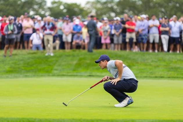 September 26, 2025, Farmingdale, Ny, United States: FARMINGDALE, NY - SEPTEMBER 26: Viktor Hovland of Team Europe lines up a putt on hole 5 during the Ryder Cup - Morning Foursomes Matches at Bethpage Black Golf Course on September 26, 2025 in Farmingdale, NY. Ryder Cup - Morning Foursomes Matches  - ZUMAt139 20250926_aaa_t139_169 Copyright: xAlxChang IsixPhotosx