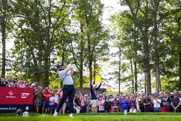 September 26, 2025, Farmingdale, Ny, United States: FARMINGDALE, NY - SEPTEMBER 26: Tyrrell Hatton of Team Europe tees off on hole 12 during the Ryder Cup - Morning Foursomes Matches at Bethpage Black Golf Course on September 26, 2025 in Farmingdale, NY. Farmingdale United States - ZUMAt139 20250926_aaa_t139_193 Copyright: xAlxChang IsixPhotosx