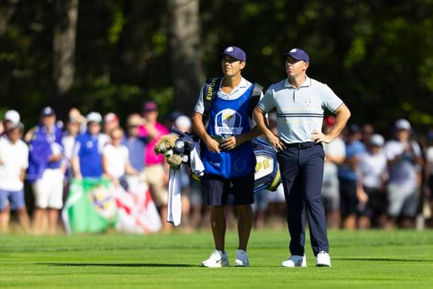 September 26, 2025, Farmingdale, Ny, United States: FARMINGDALE, NY - SEPTEMBER 26: Rory McIlroy of Team Europe and Harry Diamond, caddie for Rory McIlroy watch the approach shot of Tommy Fleetwood of Team Europe on hole 13 during the Ryder Cup - Morning Foursomes Matches at Bethpage Black Golf Course on September 26, 2025 in Farmingdale, NY. Farmingdale United States - ZUMAt139 20250926_aaa_t139_201 Copyright: xAlxChang IsixPhotosx