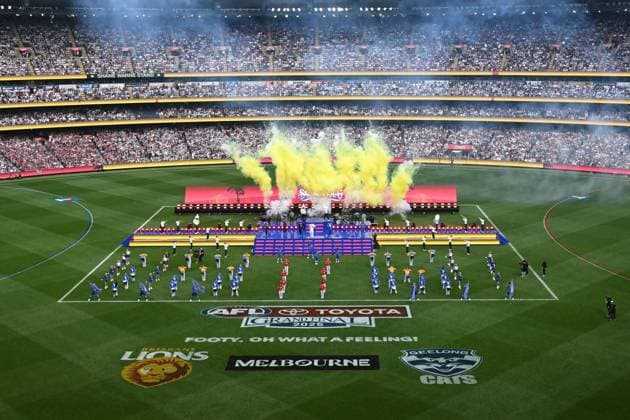 2025 AFL GRAND FINAL, A general view as Snoop Dogg performs during the AFL Grand Final between the Geelong Cats and the Brisbane Lions at the Melbourne Cricket Ground in Melbourne, Saturday, September 27, 2025. ( NO ARCHIVING, EDITORIAL USE ONLY MELBOURNE VICTORIA AUSTRALIA  Copyright: xJAMESxROSSx 20250927193310237825