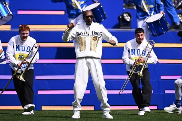 AFL GRAND FINAL, Snoop Dogg performs ahead of the AFL Grand Final between the Geelong Cats and the Brisbane Lions at the Melbourne Cricket Ground in Melbourne, Saturday, September 27, 2025. ( NO ARCHIVING, EDITORIAL USE ONLY MELBOURNE VICTORIA AUSTRALIA  Copyright: xJOELxCARRETTx 20250927184512219809
