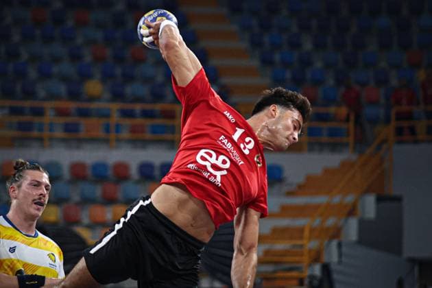 Al Ahly v Sydney - IHF Men s Club Handball World Cup Hany, a 13-year-old AlAhly player, kicks the ball during the AlAhly and Sydney match in the Men s Club World Handball Championship in Cairo, Egypt, on September 26, 2025. cairo Egypt  Copyright: xAhmedxMosaadx originalFilename:mosad-notitle250926_npD1s.jpg