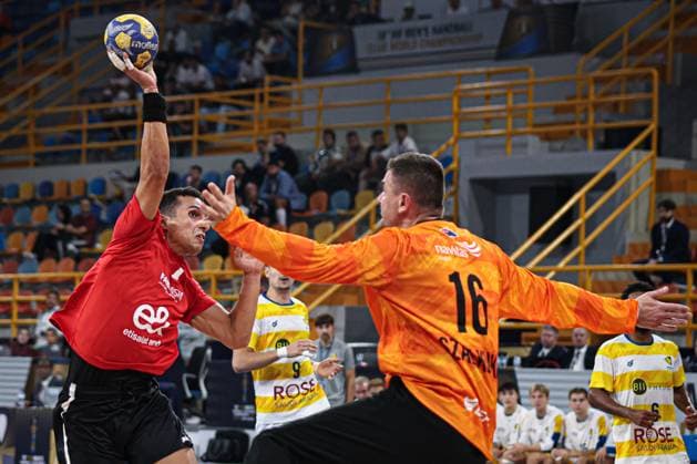 Al Ahly v Sydney - IHF Men s Club Handball World Cup Ehab, a 7-year-old AlAhly player, kicks the ball during the AlAhly and Sydney match in the Men s Club World Handball Championship in Cairo, Egypt, on September 26, 2025. cairo Egypt  Copyright: xAhmedxMosaadx originalFilename:mosad-notitle250926_npysE.jpg