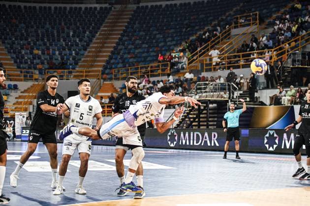 Zamalek v Taubate - IHF Men s Club Handball World Cup A Tobti player kicks the ball during the match between Zamalek and Taubate at the Men s Handball Club World Championship, WM, Weltmeisterschaft in Cairo, Egypt, on September 26, 2025. cairo Egypt  Copyright: xAhmedxMosaadx originalFilename:mosad-notitle250926_np6v6.jpg