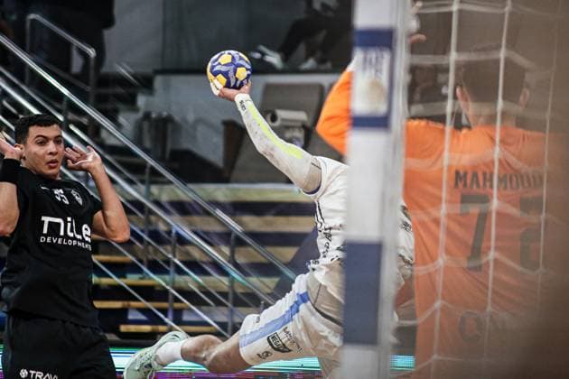 Zamalek v Taubate - IHF Men s Club Handball World Cup Laranjeiro, 18, a player of the Taubate team, kicks the ball during the match between Zamalek and Taubate in the Men s Handball Club World Cup in Cairo, Egypt, on September 26, 2025 cairo Egypt  Copyright: xAhmedxMosaadx originalFilename:mosad-notitle250926_npaio.jpg