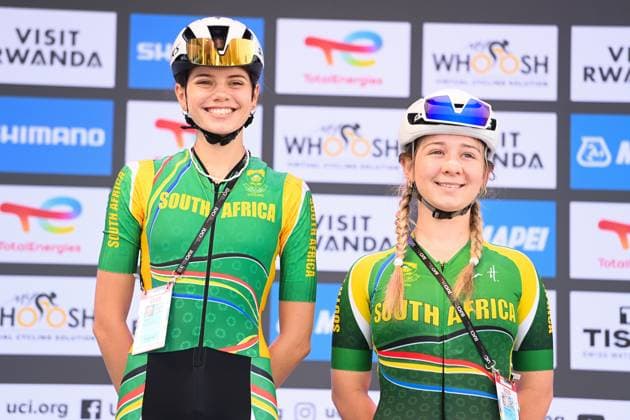 2025 UCI Road World Championships Picture by Simon Wilkinson SWpix.com - 27 09 2025 - Cycling - 2025 UCI Road World Championships - Kigali Convention Centre, Kigali, Rwanda - Women Junior Road Race - Megan Botha (South Africa), Errin Mackridge (South Africa) Copyright: x xSWpix.comx(t axPhotographyxHubxLtd)xSimonxWilkinson SWpix.comx SWP-3030-7602