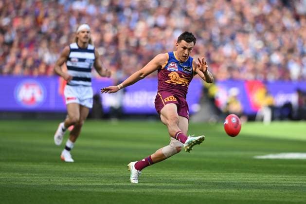 2025 AFL GRAND FINAL, Hugh McCluggage of the Lions kicks the footy during the AFL Grand Final between the Geelong Cats and the Brisbane Lions at the Melbourne Cricket Ground in Melbourne, Saturday, September 27, 2025. ( NO ARCHIVING, EDITORIAL USE ONLY MELBOURNE VICTORIA AUSTRALIA  Copyright: xJAMESxROSSx 20250927113335897850