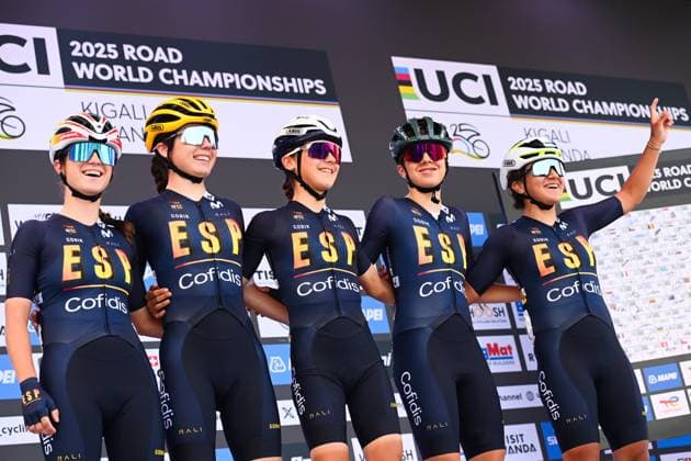 2025 UCI Road World Championships Picture by Simon Wilkinson SWpix.com - 27 09 2025 - Cycling - 2025 UCI Road World Championships - Kigali Convention Centre, Kigali, Rwanda - Women Junior Road Race - Leyre Almena Requena (Spain), Aranguren (Spain), Castro de la Serna (Spain), Alejandra Neira Dominguez (Spain), Paula Ostiz Taco (Spain) Copyright: x xSWpix.comx(t axPhotographyxHubxLtd)xSimonxWilkinson SWpix.comx SWP-3030-7631