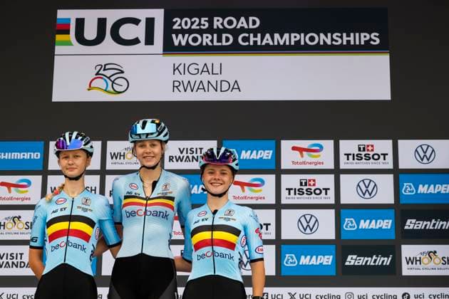 2025 UCI Road World Championships Kigali Rwanda 2025 UCI Road World Championships Kigali Rwanda - Women Junior Road Race - Kigali - Kigali 74 km - 27 09 2025 - Sanne Laurijssen (Belgium) - Laura Five (Belgium) - Auke De Buyser (Belgium) - photo Luca Bettini SprintCyclingAgency 2025 Kigali Rwanda  Copyright: xLucaxBettinix xSprintcyclingagencyx