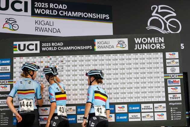 2025 UCI Road World Championships Kigali Rwanda 2025 UCI Road World Championships Kigali Rwanda - Women Junior Road Race - Kigali - Kigali 74 km - 27 09 2025 - Sanne Laurijssen (Belgium) - Laura Five (Belgium) - Auke De Buyser (Belgium) - photo Luca Bettini SprintCyclingAgency 2025 Kigali Rwanda  Copyright: xLucaxBettinix xSprintcyclingagencyx