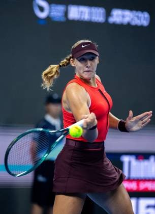 (250927) -- BEIJING, Sept. 27, 2025 -- Mirra Andreeva of Russia hits a return during the women s singles second round match between Zhu Lin of China and Mirra Andreeva of Russia at 2025 China Open tennis tournament in Beijing, China, Sept. 27, 2025. ) (SP)CHINA-BEIJING-TENNIS-CHINA OPEN-WOMEN S SINGLES-SECOND ROUND (CN) HuxJingwen 