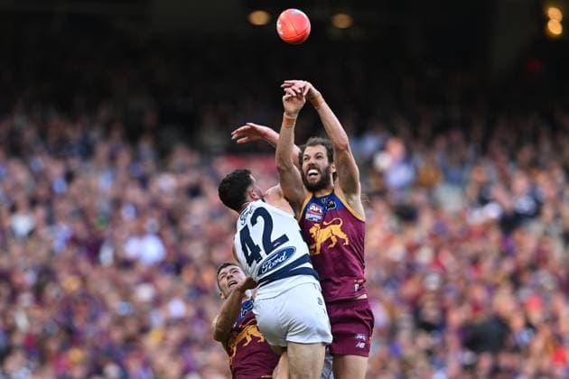 2025 AFL GRAND FINAL, Darcy Fort of the Lions (right) in action during the AFL Grand Final between the Geelong Cats and the Brisbane Lions at the Melbourne Cricket Ground in Melbourne, Saturday, September 27, 2025. ( NO ARCHIVING, EDITORIAL USE ONLY MELBOURNE VICTORIA AUSTRALIA  Copyright: xJAMESxROSSx 20250927153805716392