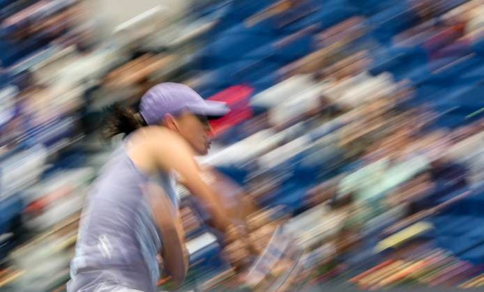 (250927) -- BEIJING, Sept. 27, 2025 -- Iga Swiatek of Poland competes during the women s singles second round match against Yuan Yue of China at 2025 China Open tennis tournament in Beijing, China, Sept. 27, 2025. ) (SP)CHINA-BEIJING-TENNIS-CHINA OPEN-WOMEN S SINGLES-SECOND ROUND (CN) Baixxuefei 