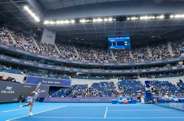 (250927) -- BEIJING, Sept. 27, 2025 -- Iga Swiatek of Poland competes during the women s singles second round match against Yuan Yue of China at 2025 China Open tennis tournament in Beijing, China, Sept. 27, 2025. ) (SP)CHINA-BEIJING-TENNIS-CHINA OPEN-WOMEN S SINGLES-SECOND ROUND (CN) Baixxuefei 