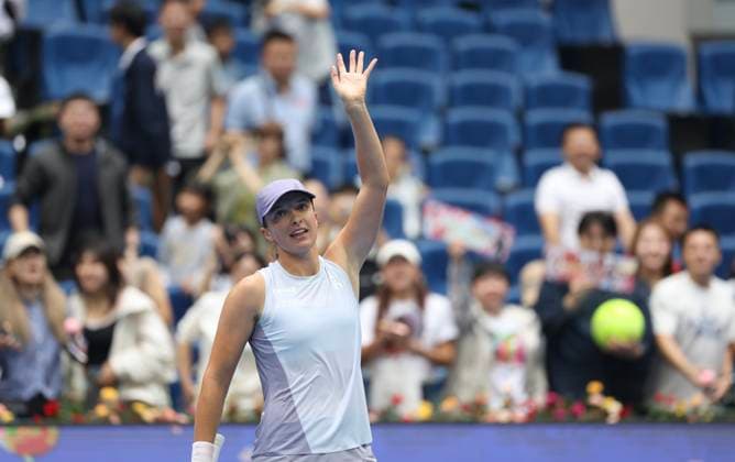 (250927) -- BEIJING, Sept. 27, 2025 -- Iga Swiatek of Poland celebrates after winning the women s singles second round match against Yuan Yue of China at 2025 China Open tennis tournament in Beijing, China, Sept. 27, 2025. ) (SP)CHINA-BEIJING-TENNIS-CHINA OPEN-WOMEN S SINGLES-SECOND ROUND (CN) Baixxuefei 
