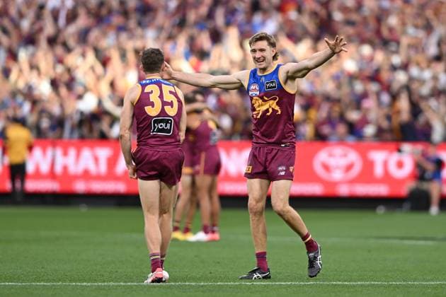 AFL GRAND FINAL, Harris Andrews of the Lions (right) celebrates following their win in the AFL Grand Final between the Geelong Cats and the Brisbane Lions at the Melbourne Cricket Ground in Melbourne, Saturday, September 27, 2025. ( NO ARCHIVING, EDITORIAL USE ONLY MELBOURNE VICTORIA AUSTRALIA  Copyright: xJOELxCARRETTx 20250927163275072750