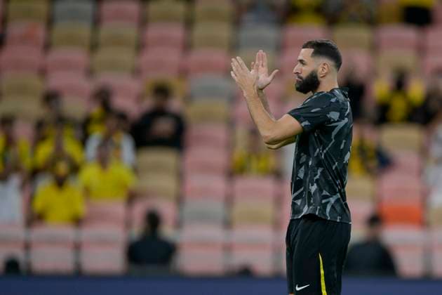 JEDDAH, SAUDI ARABIA - SEPTEMBER 26: Karim Benzema warming up during the Saudi Pro League match between Al Ittihad and Al Nassr at King Abdullah Sports City on September 26, 2025 in Jeddah, Saudi Arabia. (Photo by Khalid Alhaj) SPO  Copyright: xKhalidxAlhaj