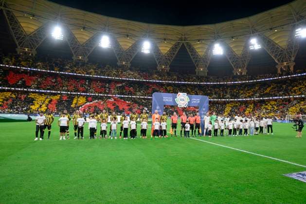 JEDDAH, SAUDI ARABIA - SEPTEMBER 26: Both team walking on to the pitch the Saudi Pro League match between Al Ittihad and Al Nassr at King Abdullah Sports City on September 26, 2025 in Jeddah, Saudi Arabia. (Photo by Khalid Alhaj) SPO  Copyright: xKhalidxAlhaj