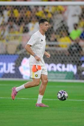 JEDDAH, SAUDI ARABIA - SEPTEMBER 26: Cristiano Ronaldo warming up during the Saudi Pro League match between Al Ittihad and Al Nassr at King Abdullah Sports City on September 26, 2025 in Jeddah, Saudi Arabia. (Photo by Khalid Alhaj) SPO  Copyright: xKhalidxAlhaj