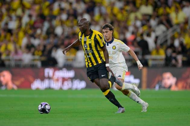 JEDDAH, SAUDI ARABIA - SEPTEMBER 26: battling for the ball during the Saudi Pro League match between Al Ittihad and Al Nassr at King Abdullah Sports City on September 26, 2025 in Jeddah, Saudi Arabia. (Photo by Khalid Alhaj) SPO  Copyright: xKhalidxAlhaj