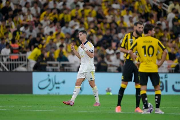JEDDAH, SAUDI ARABIA - SEPTEMBER 26:Cristiano Ronaldo of Al alnassr celebrating his goal to make it 2-0 during the Saudi Pro League match between Al Ittihad and Al Nassr at King Abdullah Sports City on September 26, 2025 in Jeddah, Saudi Arabia. (Photo by Khalid Alhaj) SPO  Copyright: xKhalidxAlhaj