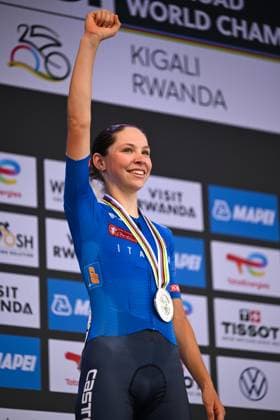 2025 UCI Road World Championships Picture by Chris Auld SWpix.com - 27 09 2025 - Cycling - 2025 UCI Road World Championships - Kigali Convention Centre, Kigali, Rwanda - Women Junior Road Race Podium - Chantal Pegolo (Italy) receiving the Silver Medal Copyright: x xSWpix.comx(t axPhotographyxHubxLtd)xChrisxAuld SWpix.comx SWP-3030-7822