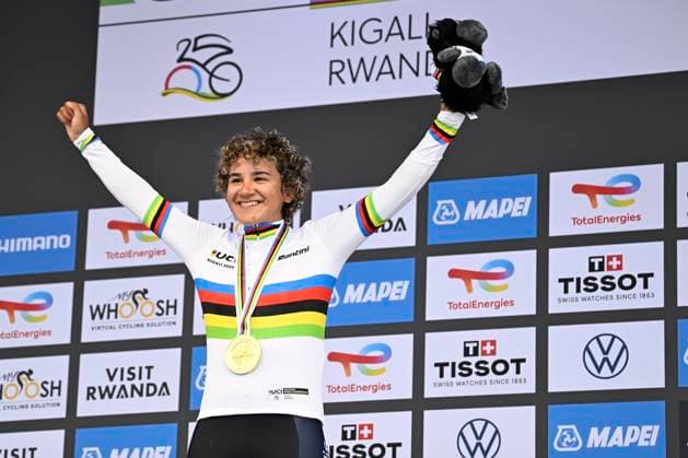 UCI 2025 Road World Championship, WM, Weltmeisterschaft Kigali 27 09 2025 KIGALI, RWANDA - SEPTEMBER 27 : Ostiz Taco Paula (ESP) during the podium ceremony of the Women Junior cycling road race of the UCI Road World Championships 2025 92nd edition an UCI World Championships cycling race of 74.6 km with start in Kigali and finish in Kigali on September 27, 2025 in Kigali, Rwanda, 27 09 2025 Kigali Rwanda  Copyright: xJanxDexMeuleneirx