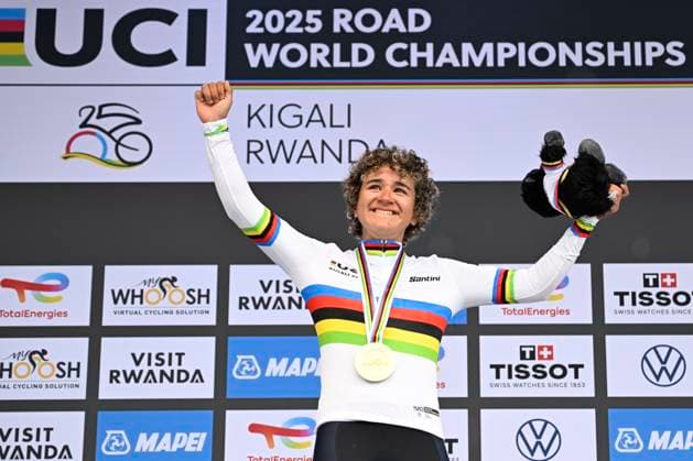 UCI 2025 Road World Championship, WM, Weltmeisterschaft Kigali 27 09 2025 KIGALI, RWANDA - SEPTEMBER 27 : Ostiz Taco Paula (ESP) during the podium ceremony of the Women Junior cycling road race of the UCI Road World Championships 2025 92nd edition an UCI World Championships cycling race of 74.6 km with start in Kigali and finish in Kigali on September 27, 2025 in Kigali, Rwanda, 27 09 2025 Kigali Rwanda  Copyright: xJanxDexMeuleneirx