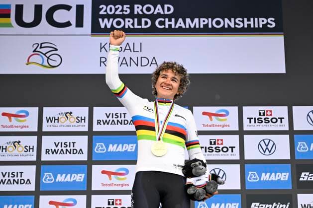 UCI 2025 Road World Championship, WM, Weltmeisterschaft Kigali 27 09 2025 KIGALI, RWANDA - SEPTEMBER 27 : Ostiz Taco Paula (ESP) during the podium ceremony of the Women Junior cycling road race of the UCI Road World Championships 2025 92nd edition an UCI World Championships cycling race of 74.6 km with start in Kigali and finish in Kigali on September 27, 2025 in Kigali, Rwanda, 27 09 2025 Kigali Rwanda  Copyright: xJanxDexMeuleneirx