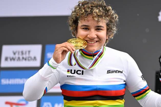 UCI 2025 Road World Championship, WM, Weltmeisterschaft Kigali 27 09 2025 KIGALI, RWANDA - SEPTEMBER 27 : Ostiz Taco Paula (ESP) during the podium ceremony of the Women Junior cycling road race of the UCI Road World Championships 2025 92nd edition an UCI World Championships cycling race of 74.6 km with start in Kigali and finish in Kigali on September 27, 2025 in Kigali, Rwanda, 27 09 2025 Kigali Rwanda  Copyright: xJanxDexMeuleneirx
