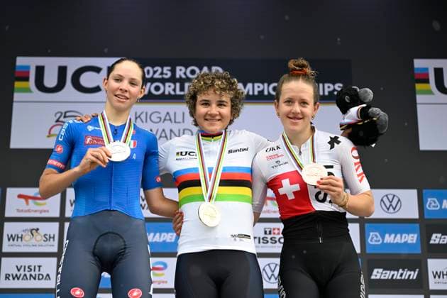 UCI 2025 Road World Championship, WM, Weltmeisterschaft Kigali 27 09 2025 KIGALI, RWANDA - SEPTEMBER 27 : Ostiz Taco Paula (ESP) Pegolo Chantal (ITA) Grossmann Anja (SUI) during the podium ceremony of the Women Junior cycling road race of the UCI Road World Championships 2025 92nd edition an UCI World Championships cycling race of 74.6 km with start in Kigali and finish in Kigali on September 27, 2025 in Kigali, Rwanda, 27 09 2025 Kigali Rwanda  Copyright: xJanxDexMeuleneirx