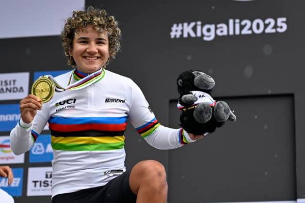 UCI 2025 Road World Championship, WM, Weltmeisterschaft Kigali 27 09 2025 KIGALI, RWANDA - SEPTEMBER 27 : Ostiz Taco Paula (ESP) during the podium ceremony of the Women Junior cycling road race of the UCI Road World Championships 2025 92nd edition an UCI World Championships cycling race of 74.6 km with start in Kigali and finish in Kigali on September 27, 2025 in Kigali, Rwanda, 27 09 2025 Kigali Rwanda  Copyright: xJanxDexMeuleneirx