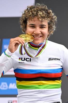UCI 2025 Road World Championship, WM, Weltmeisterschaft Kigali 27 09 2025 KIGALI, RWANDA - SEPTEMBER 27 : Ostiz Taco Paula (ESP) during the podium ceremony of the Women Junior cycling road race of the UCI Road World Championships 2025 92nd edition an UCI World Championships cycling race of 74.6 km with start in Kigali and finish in Kigali on September 27, 2025 in Kigali, Rwanda, 27 09 2025 Kigali Rwanda  Copyright: xJanxDexMeuleneirx