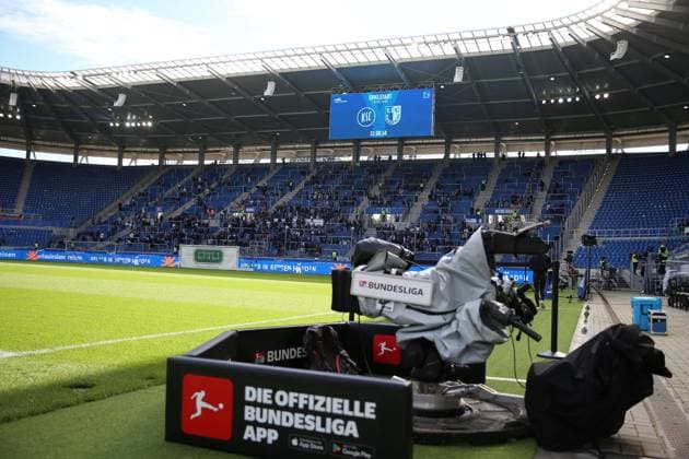 27 09 2025, xrekx, Fussball 2 Bundesliga, Karlsruher SC 1 FC Magdeburg v l symbol photo, symbol image, symbol stadium, symbolic photo, symbolic image, symbolic stadium TV Kamera, TV Rechte, Fussballrechte, Fernsehrechte, Bundesliga DFL DFB REGULATIONS PROHIBIT ANY USE OF PHOTOGRAPHS as IMAGE SEQUENCES and or QUASI VIDEO Karlsruhe