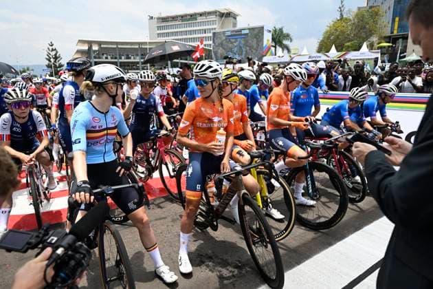 UCI 2025 Road World Championship, WM, Weltmeisterschaft Kigali 27 09 2025 KIGALI, RWANDA - SEPTEMBER 27 : during the Women Elite cycling road race of the UCI Road World Championships 2025 92nd edition an UCI World Championships cycling race of 164.6 km with start in Kigali and finish in Kigali on September 27, 2025 in Kigali, Rwanda, 27 09 2025 Kigali Rwanda  Copyright: xJanxDexMeuleneirx