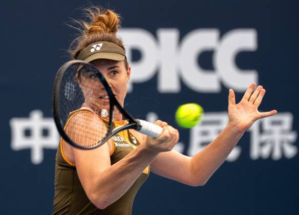 (250927) -- BEIJING, Sept. 27, 2025 -- Linda Noskova hits a return during the women s singles second round match between Wang Xiyu of China and Linda Noskova of the Czech Republic at 2025 China Open tennis tournament in Beijing, China, Sept. 27, 2025. ) (SP)CHINA-BEIJING-TENNIS-CHINA OPEN-WOMEN S SINGLES-SECOND ROUND (CN) HuxJingwen 