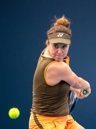 (250927) -- BEIJING, Sept. 27, 2025 -- Linda Noskova hits a return during the women s singles second round match between Wang Xiyu of China and Linda Noskova of the Czech Republic at 2025 China Open tennis tournament in Beijing, China, Sept. 27, 2025. ) (SP)CHINA-BEIJING-TENNIS-CHINA OPEN-WOMEN S SINGLES-SECOND ROUND (CN) HuxJingwen 