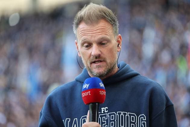 27 09 2025, xrekx, Fußball 2 Bundesliga, Karlsruher SC 1 FC Magdeburg v l Markus Fiedler Trainer 1 FC Magdeburg vor dem Spiel bei SKY, Before the match, Pre match, Interview DFL DFB REGULATIONS PROHIBIT ANY USE OF PHOTOGRAPHS as IMAGE SEQUENCES and or QUASI VIDEO Karlsruhe