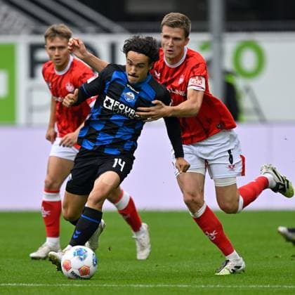 Paderborn, Home Deluxe Arena, 27 09 25, GER, Men, 2 Bundesliga, Season 2025 2026, SC Paderborn 07 1 FC Kaiserslautern Picture from left in duel Mika BAUR Paderborn and Fabian KUNZE Kaiserslautern DFL regulations prohibit any use of photographs as image sequences and or quasi video NRW Germany